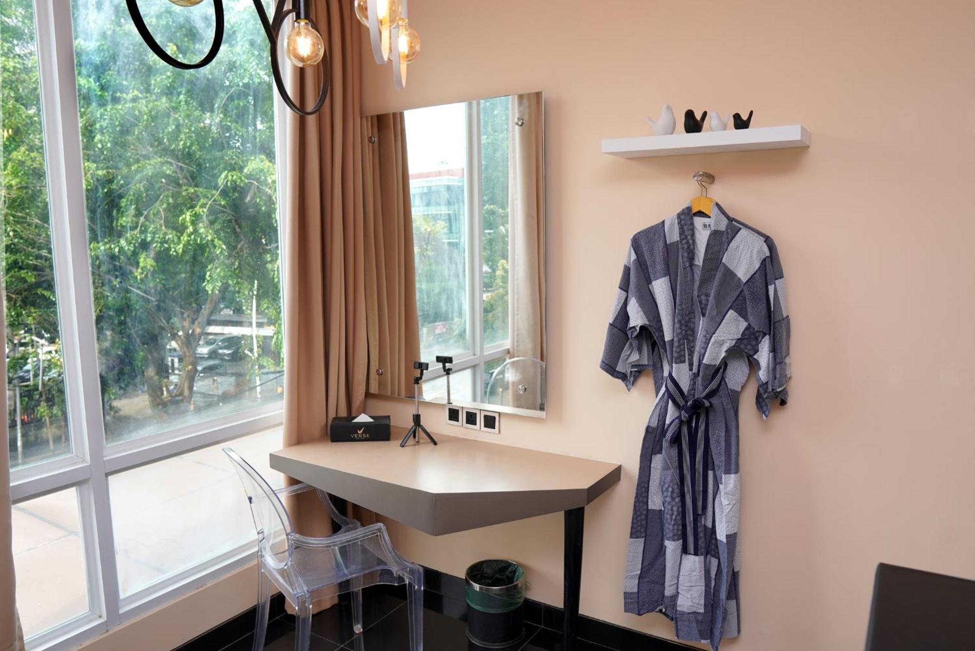 Verse Luxe Hotel Wahid Hasyim Джакарта Екстериор снимка